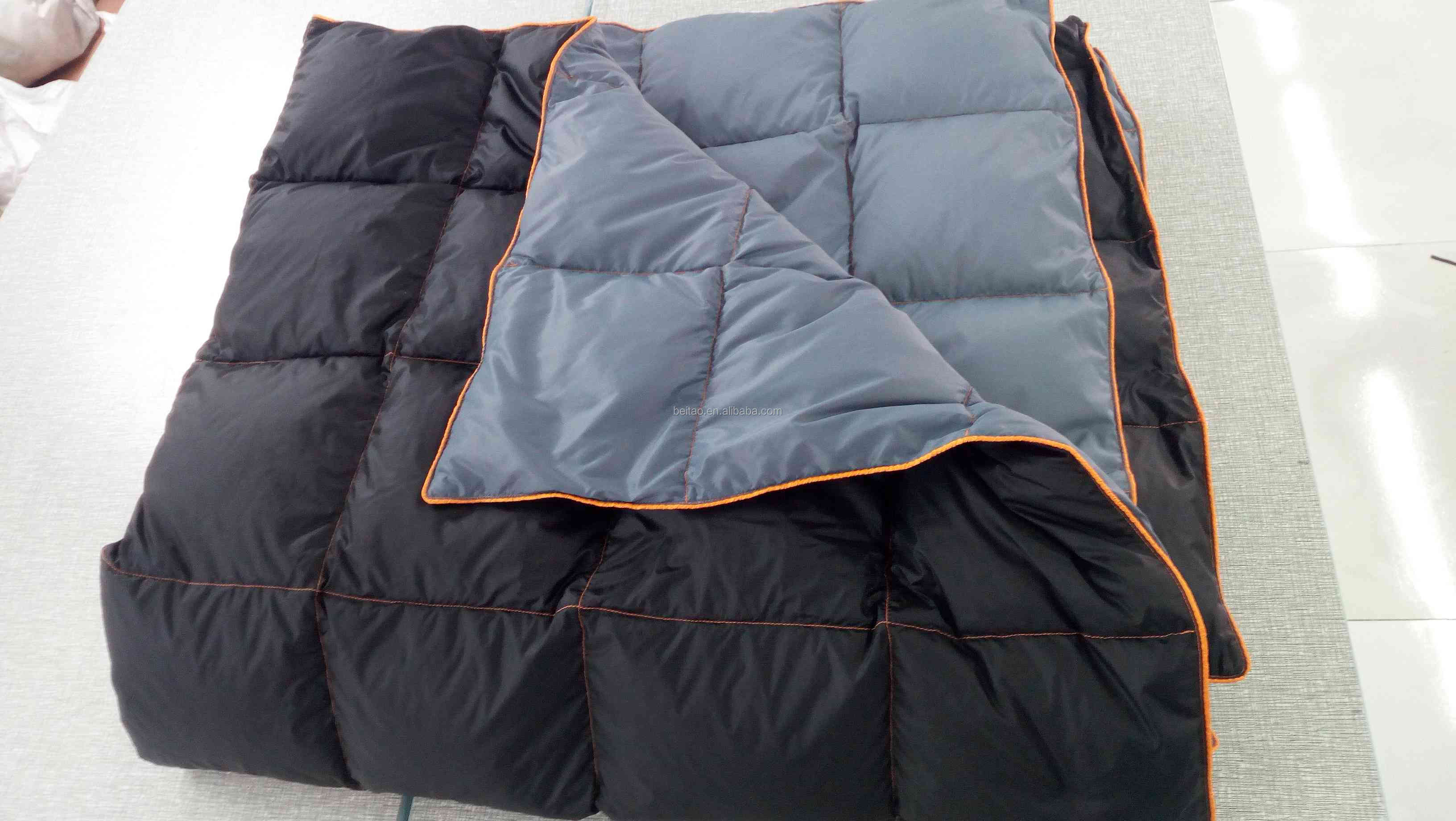保温性・防風性・防水性を備えた屋外用パフィーキャンプブランケ - Outdoor Camping Blanket のレビューと価格