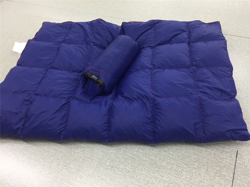 保温性・防風性・防水性を備えた屋外用パフィーキャンプブランケ - Outdoor Camping Blanket のレビューと価格